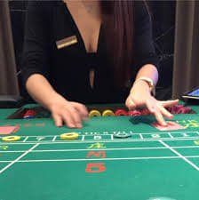 777d Live casino room